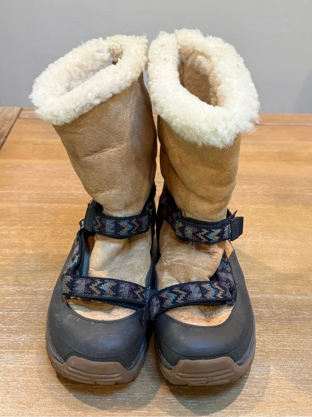 Vtg Teva Men’s Shearling Sandal Boot Straps Outdoor Tan Winter Warm Sz 9 EU 43